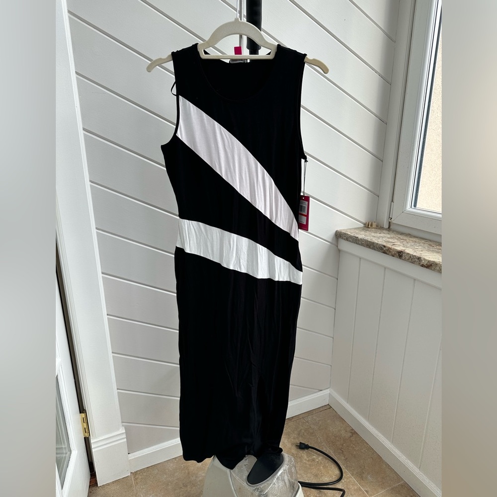 Ladies Black & White Dress NWT